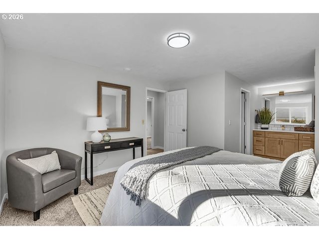 957 Ne KATHRYN St, Hillsboro, OR 97124