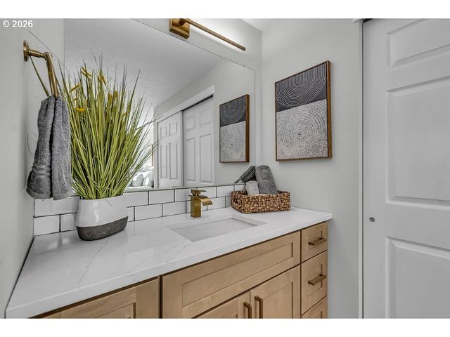 957 Ne KATHRYN St, Hillsboro, OR 97124