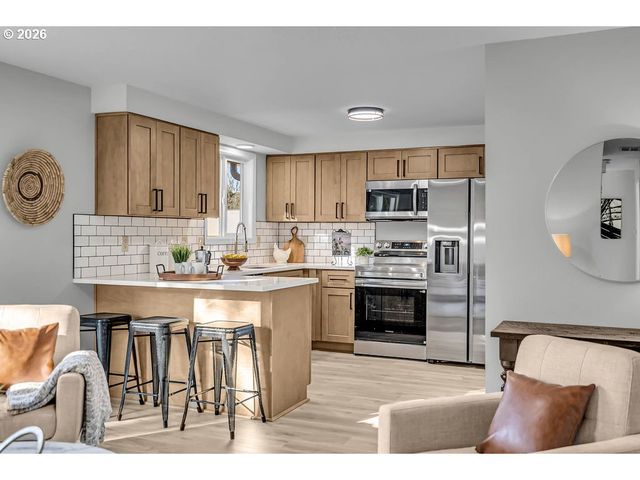 957 Ne KATHRYN St, Hillsboro, OR 97124