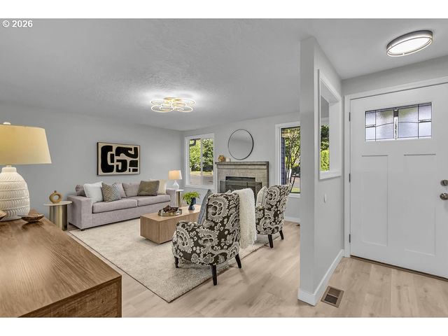957 Ne KATHRYN St, Hillsboro, OR 97124