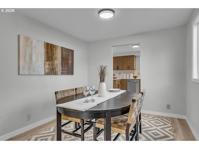 957 Ne KATHRYN St, Hillsboro, OR 97124