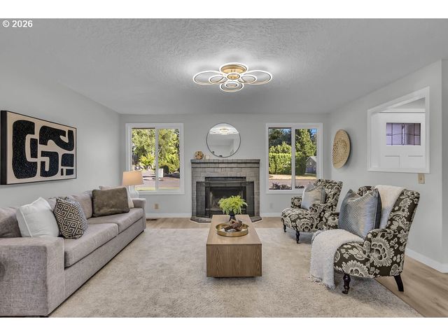957 Ne KATHRYN St, Hillsboro, OR 97124