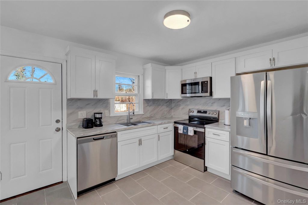 57 Middle Island Avenue, Medford, NY 11763 — photo 4