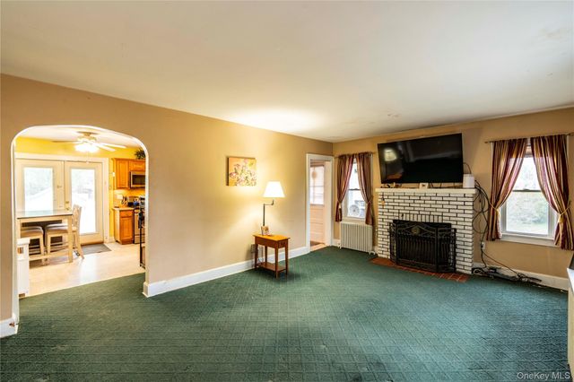 32 Arnold Boulevard, Poughkeepsie, NY 12603