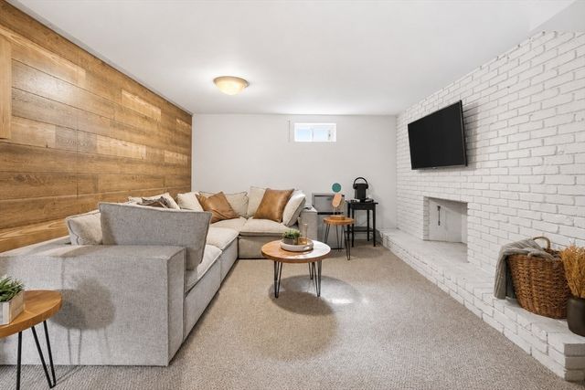 34 Washington Ave, Burlington, MA 01803