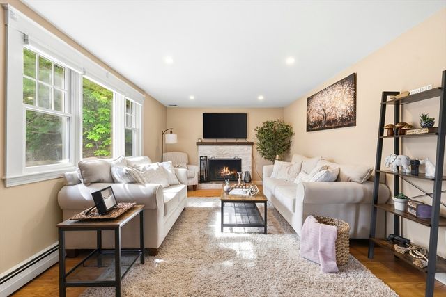 34 Washington Ave, Burlington, MA 01803