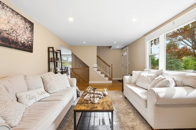 34 Washington Ave, Burlington, MA 01803