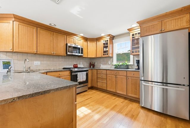 34 Washington Ave, Burlington, MA 01803