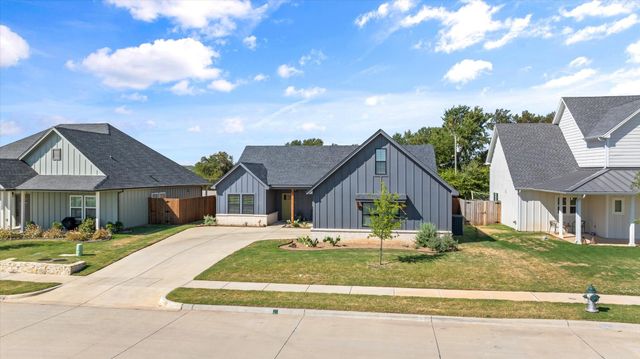 2040 Salina Circle, Granbury, TX 76048