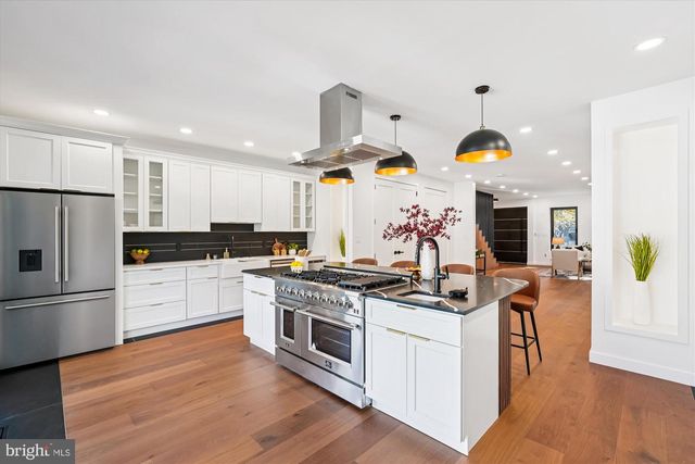 951 SHEPHERD ST NW, Washington, DC 20011