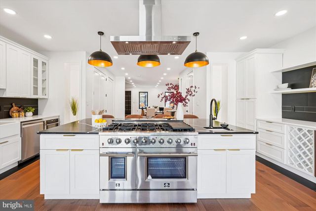 951 SHEPHERD ST NW, Washington, DC 20011