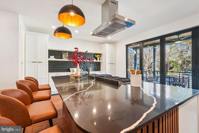 951 SHEPHERD ST NW, Washington, DC 20011