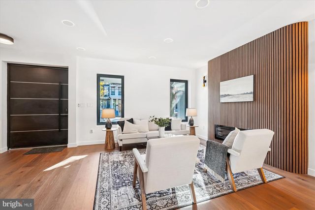 951 SHEPHERD ST NW, Washington, DC 20011