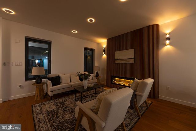 951 SHEPHERD ST NW, Washington, DC 20011