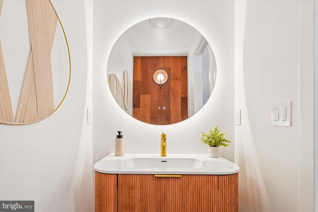 951 SHEPHERD ST NW, Washington, DC 20011