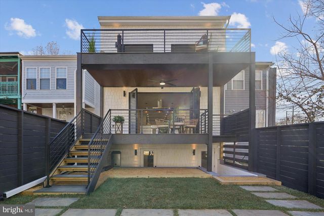 951 SHEPHERD ST NW, Washington, DC 20011