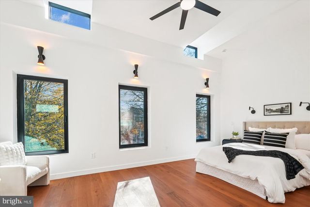 951 SHEPHERD ST NW, Washington, DC 20011