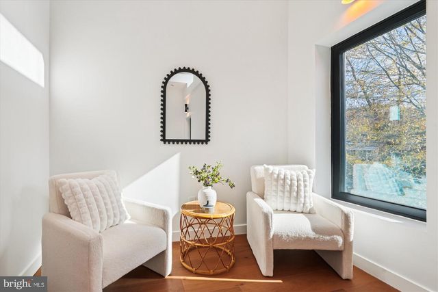 951 SHEPHERD ST NW, Washington, DC 20011