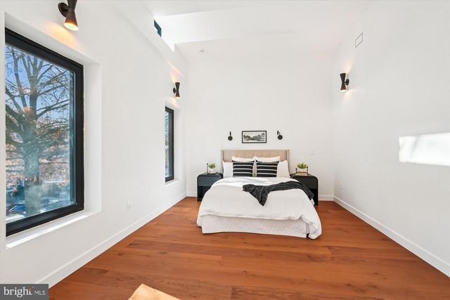 951 SHEPHERD ST NW, Washington, DC 20011