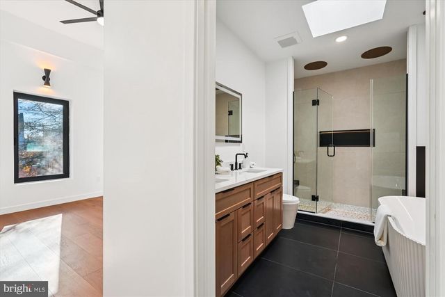 951 SHEPHERD ST NW, Washington, DC 20011