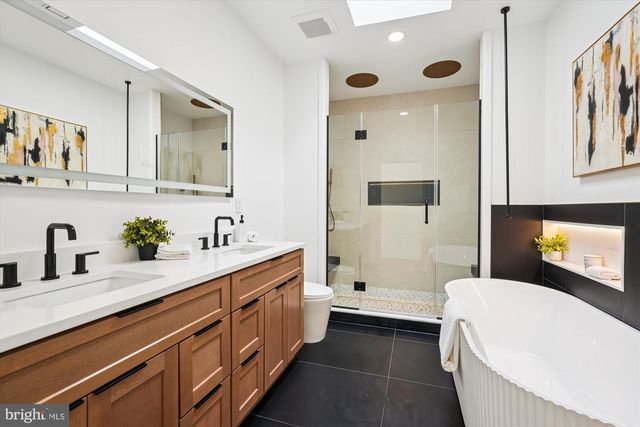 951 SHEPHERD ST NW, Washington, DC 20011