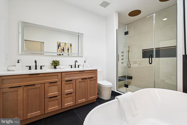 951 SHEPHERD ST NW, Washington, DC 20011