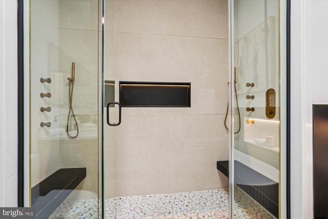 951 SHEPHERD ST NW, Washington, DC 20011