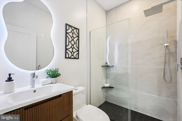 951 SHEPHERD ST NW, Washington, DC 20011