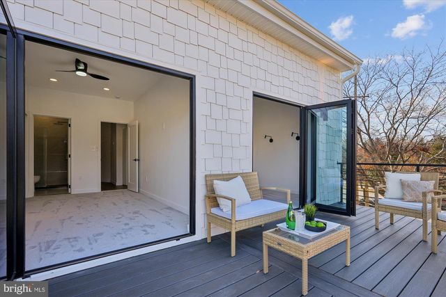 951 SHEPHERD ST NW, Washington, DC 20011