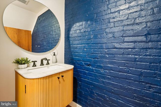 951 SHEPHERD ST NW, Washington, DC 20011