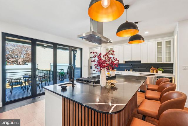 951 SHEPHERD ST NW, Washington, DC 20011