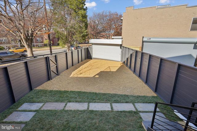 951 SHEPHERD ST NW, Washington, DC 20011