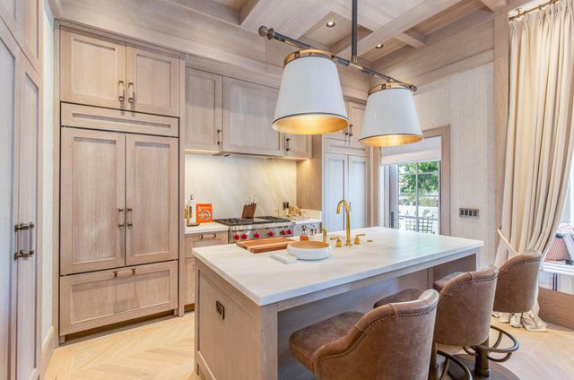 236 Phipps Plaza 202, Palm Beach, FL 33480