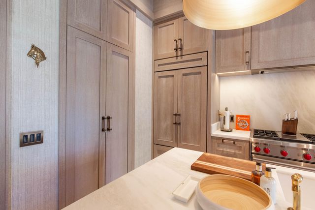 236 Phipps Plaza 202, Palm Beach, FL 33480
