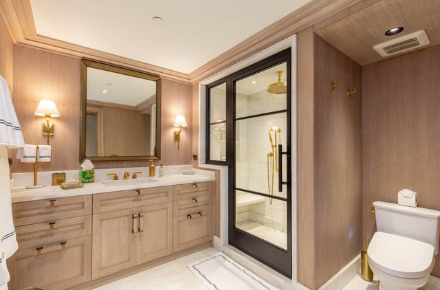 236 Phipps Plaza 202, Palm Beach, FL 33480