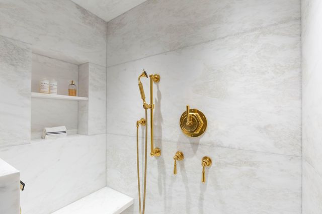 236 Phipps Plaza 202, Palm Beach, FL 33480