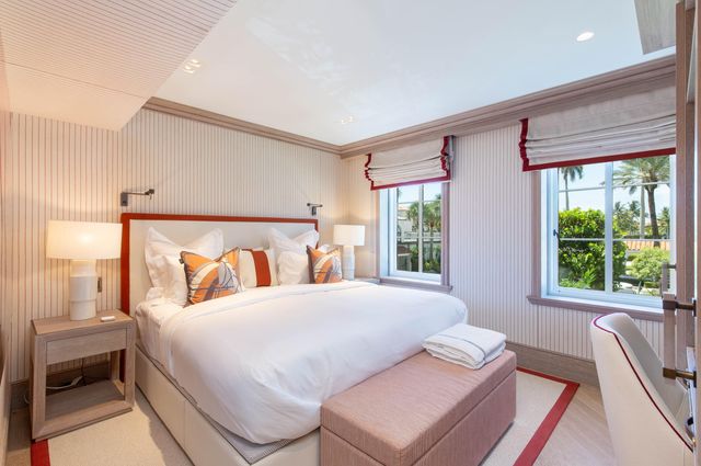 236 Phipps Plaza 202, Palm Beach, FL 33480
