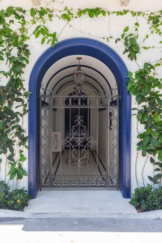 236 Phipps Plaza 202, Palm Beach, FL 33480
