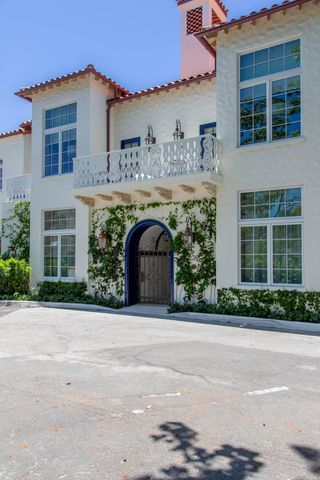 236 Phipps Plaza 202, Palm Beach, FL 33480