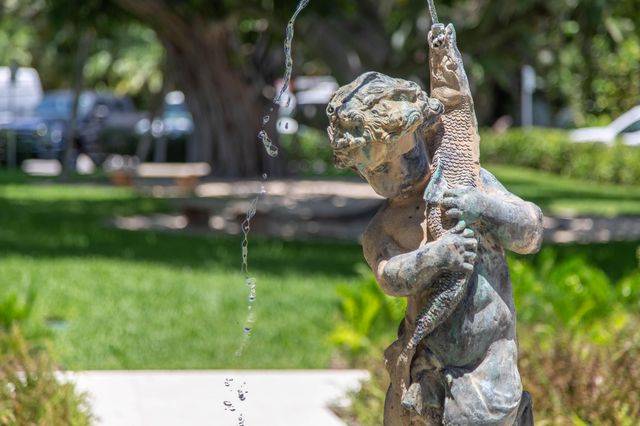236 Phipps Plaza 202, Palm Beach, FL 33480