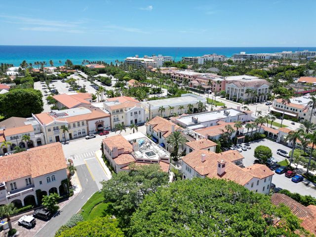 236 Phipps Plaza 202, Palm Beach, FL 33480