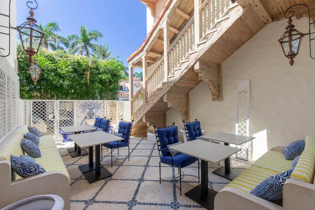 236 Phipps Plaza 202, Palm Beach, FL 33480