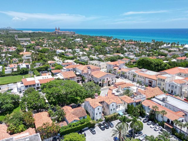 236 Phipps Plaza 202, Palm Beach, FL 33480