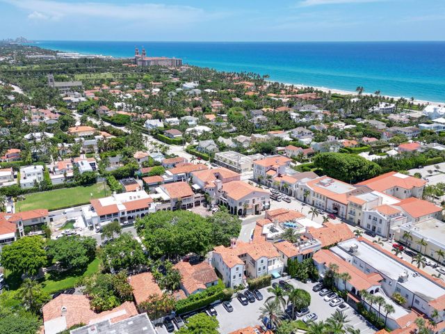 236 Phipps Plaza 202, Palm Beach, FL 33480