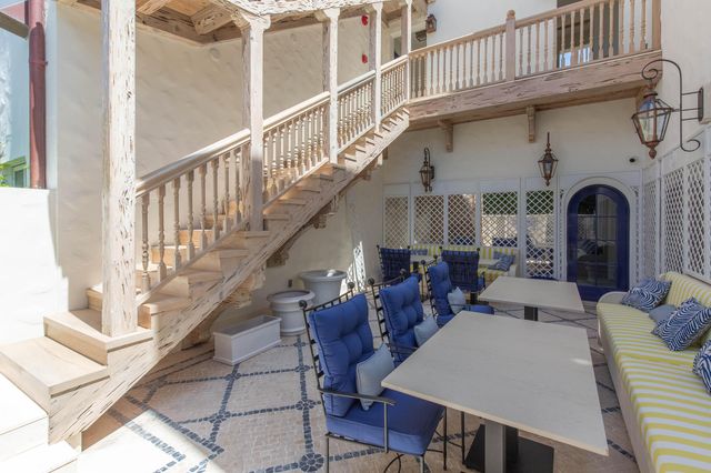 236 Phipps Plaza 202, Palm Beach, FL 33480