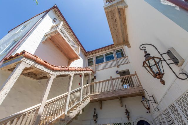 236 Phipps Plaza 202, Palm Beach, FL 33480