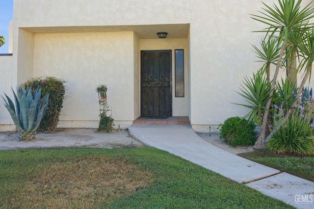 1343 Aquarius Court, Bakersfield, CA 93309