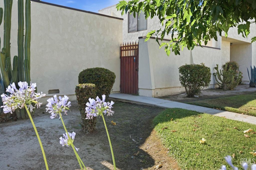 1343 Aquarius Court, Bakersfield, CA 93309