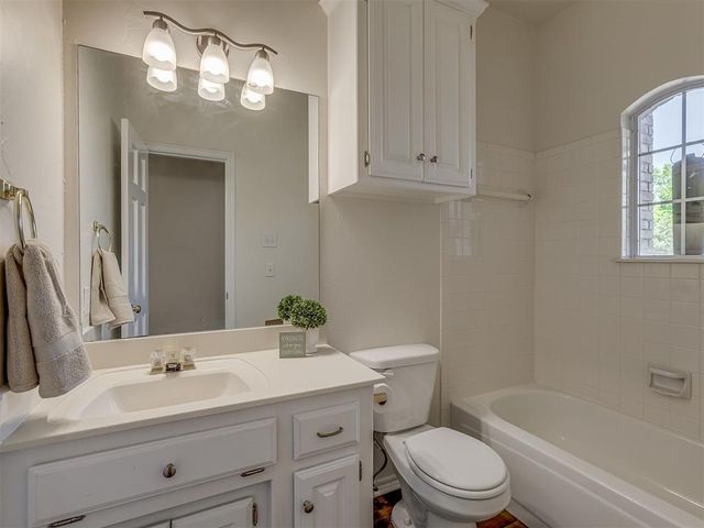 2700 Woodhollow Trail, Edmond, OK 73012