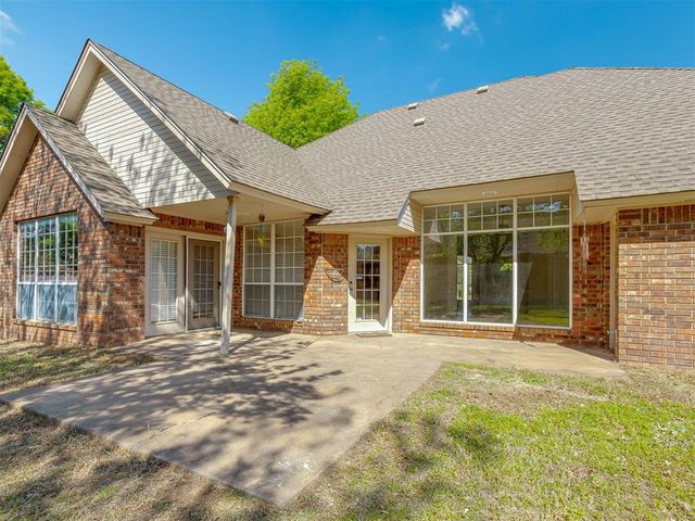 2700 Woodhollow Trail, Edmond, OK 73012